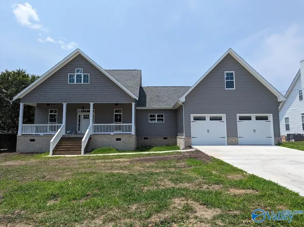 208 Windsor Ln, Rainbow City, AL 35906