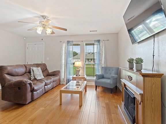 2nd image of 9187 Voltaire Ave
