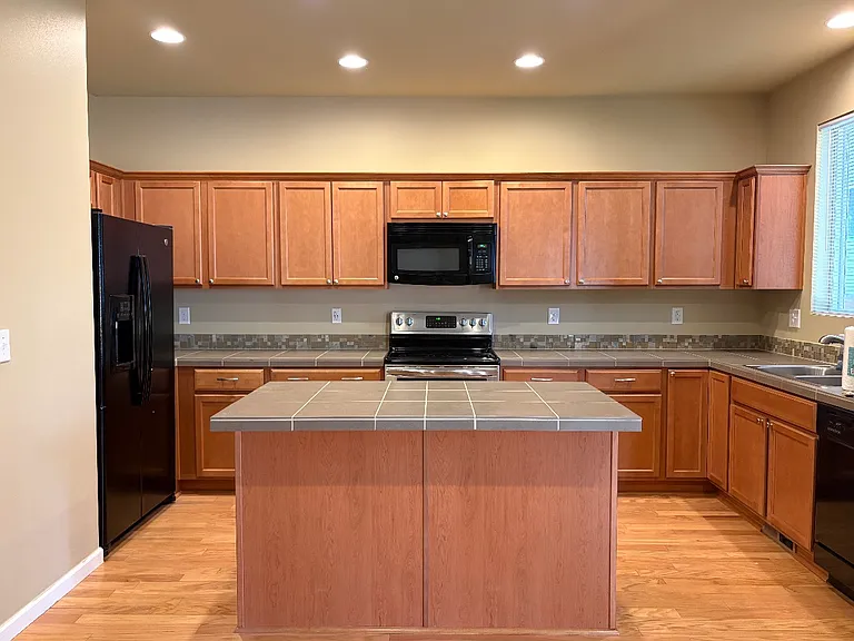 1603 W Smith Ct — Photo 3