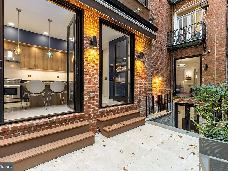 2137 R St NW — Photo 3