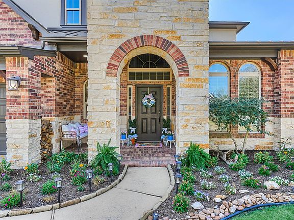 3rd image of 226 Hampton Glen Rd