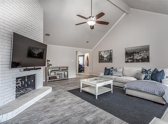 4th image of 2121 Antibes Dr