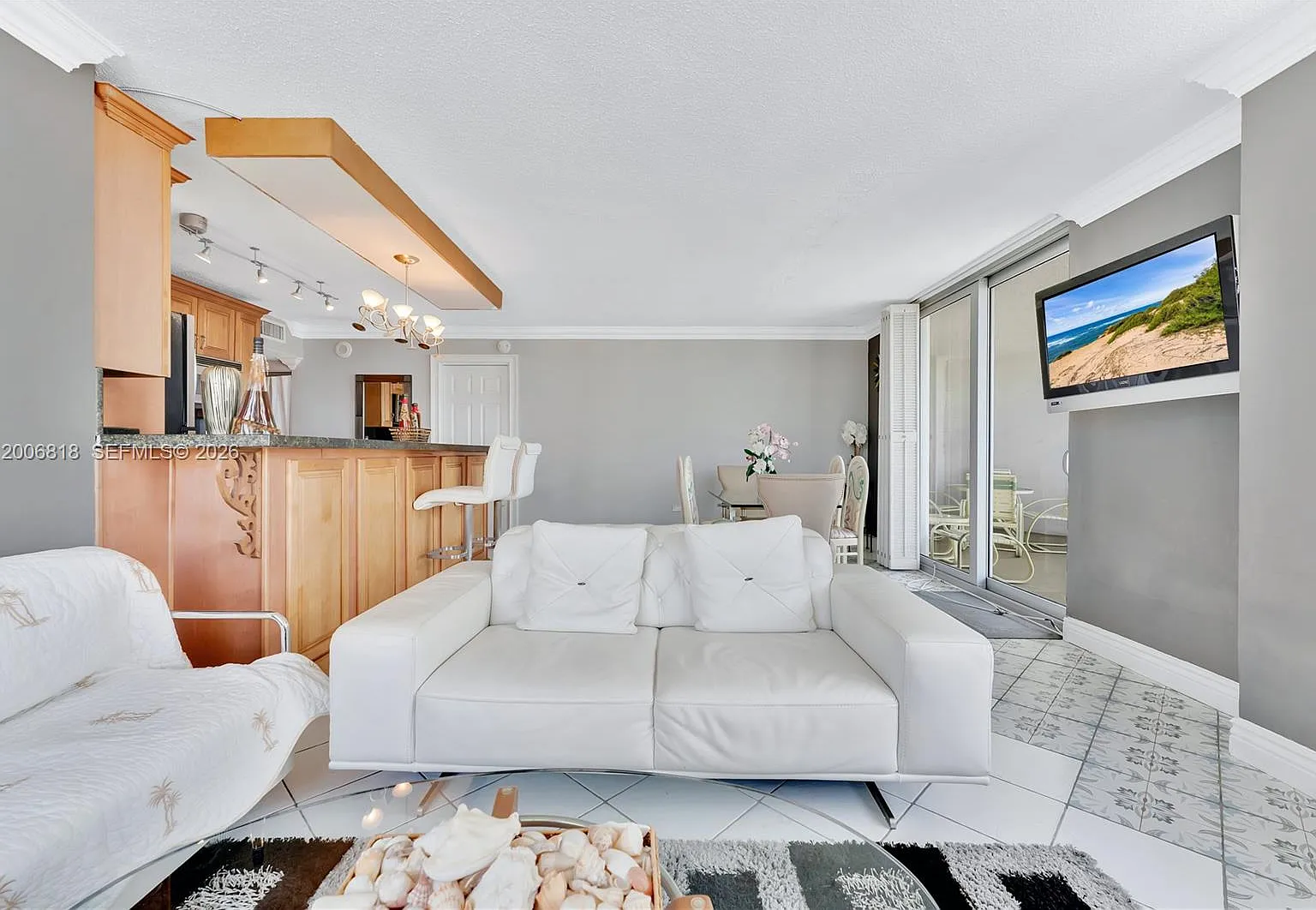 Oceanside Plaza Condo — Photo 3