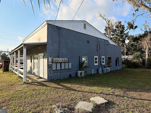 5th image of 808 W Main St