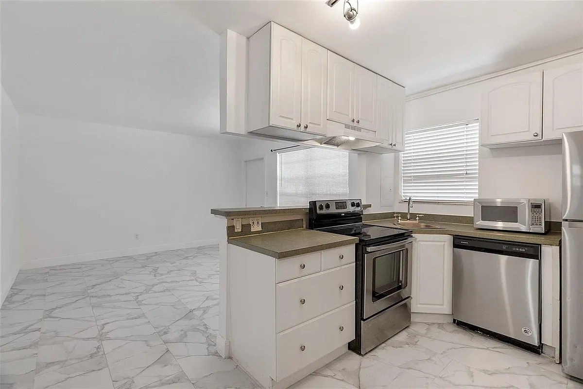 Building Photo - 645 NE 77th St #0
