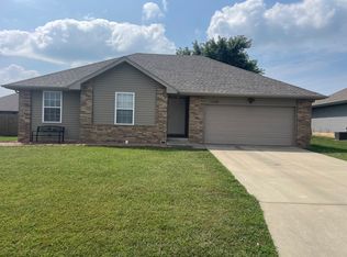5568 W Longleaf Dr, Springfield, MO 65802