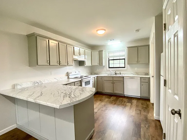 43 Brodie Ln — Photo 3