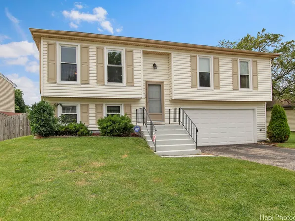 1110 Singleton Dr, Roselle, IL 60172