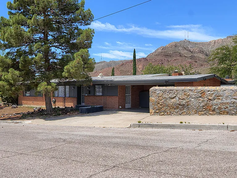 2927 Harrison Ave — Photo 2
