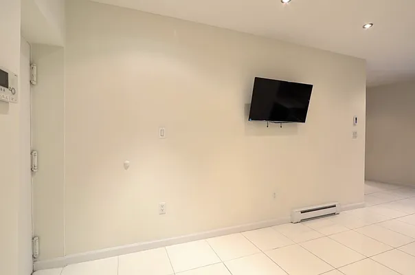 Rented by REZI | media 14