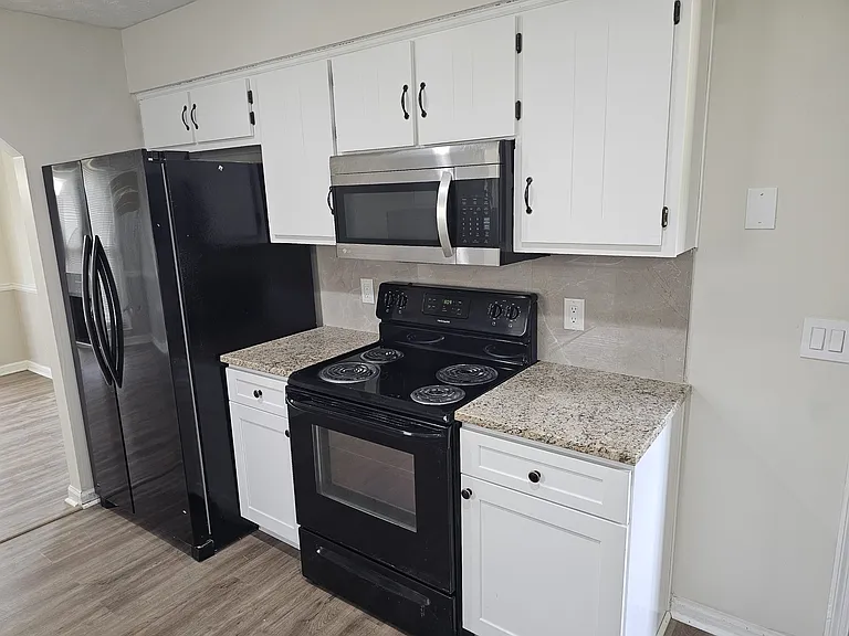 5727 Lexington Dr — Photo 11