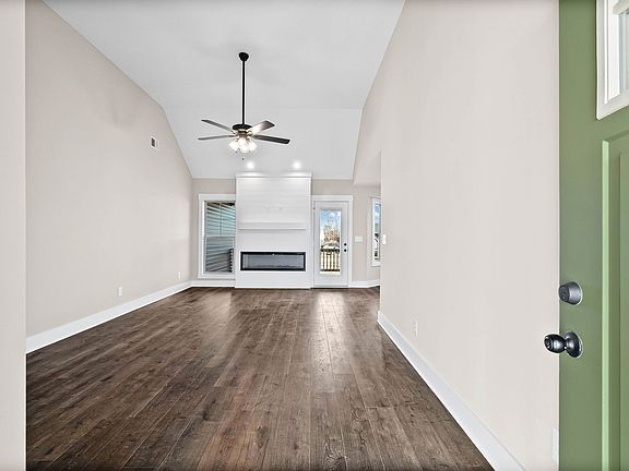 4th image of 795 Vera Dr