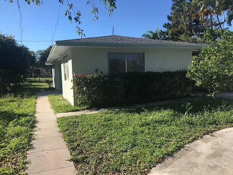 334 SE 1st Ave — Photo 4