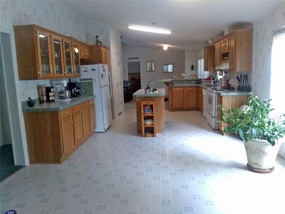 5th image of 100 Cedar Ln #A