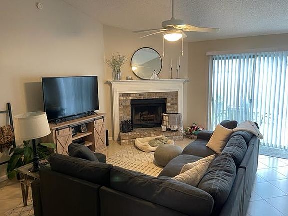 Family Room - Photo 3