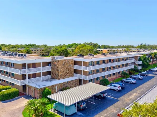 5095 Bay St NE APT 310, Saint Petersburg, FL 33703