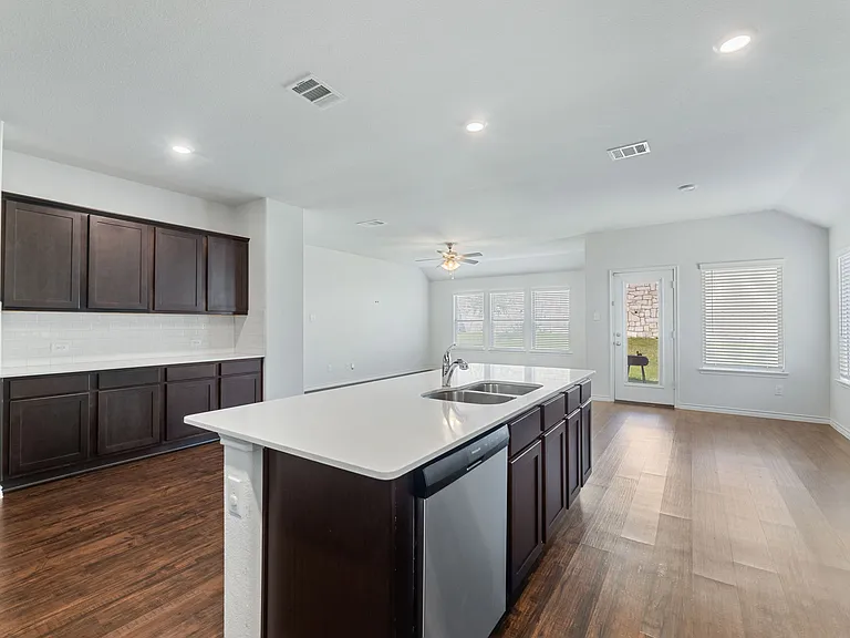 3609 Sabine Dr — Photo 6