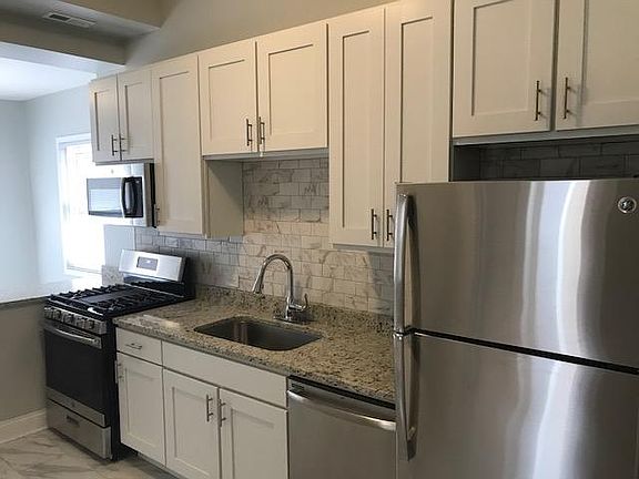 3rd image of 2528 N Burling St #1S