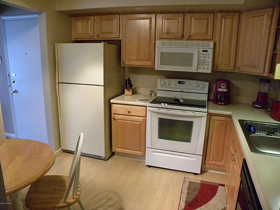 3rd image of 3620 Lakeshore Dr APT F11