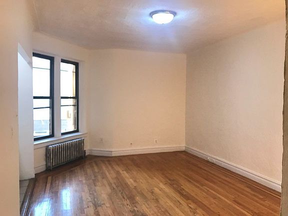 2nd image of 3206 29th St APT 4F