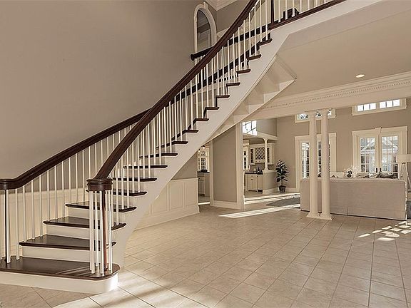5th image of 6015 Ianwood Cir
