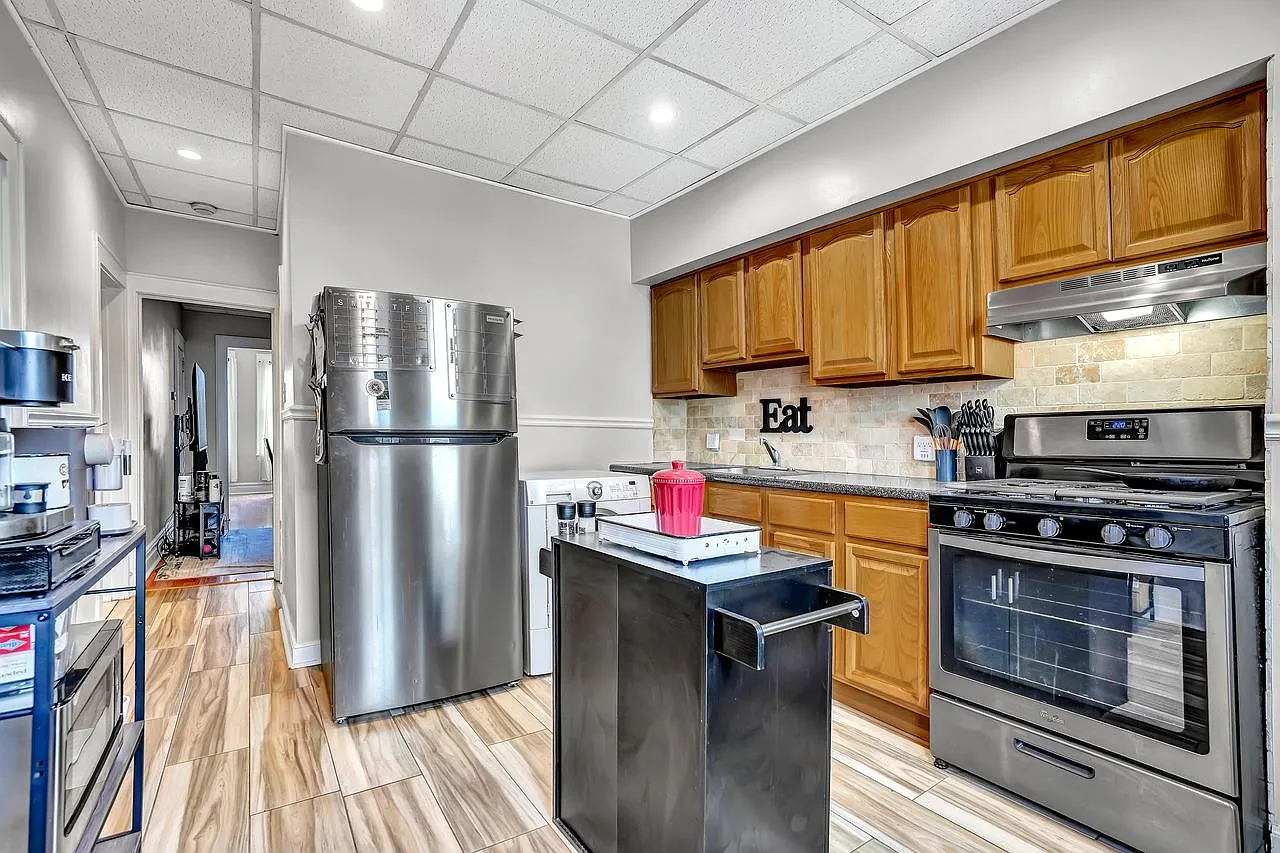 3 bed, 1150 sqft, $2,150 — Photo 4