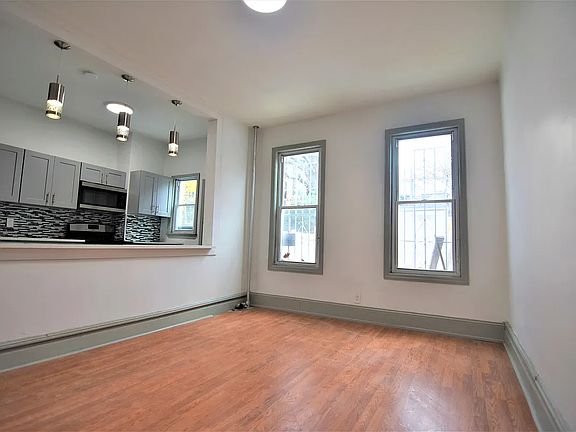 3rd image of 1320 Findlay Ave #1