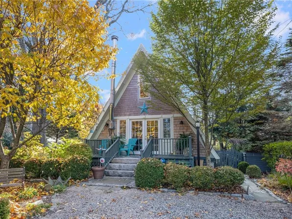 63 Ferry St, Jamestown, RI 02835