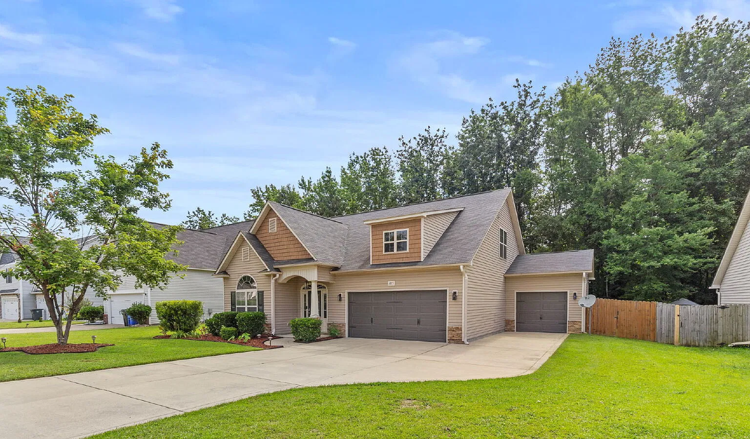 3 bed, 2.5 bath, 2028 sqft, $1,900 — Photo 3