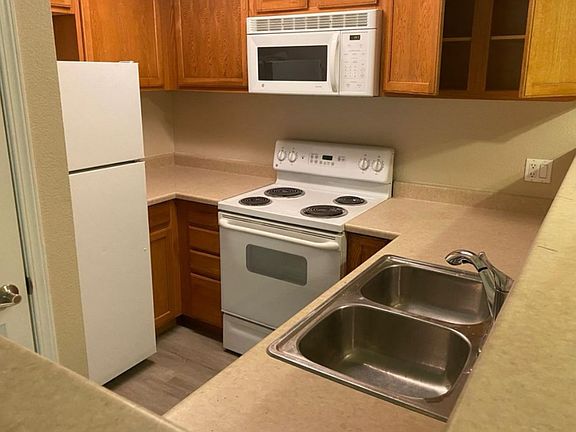 5th image of 2909 Huntington Blvd APT 228