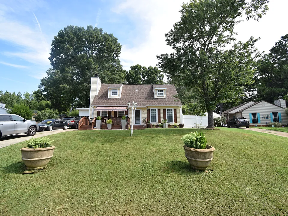 10225 Cromarty Ln