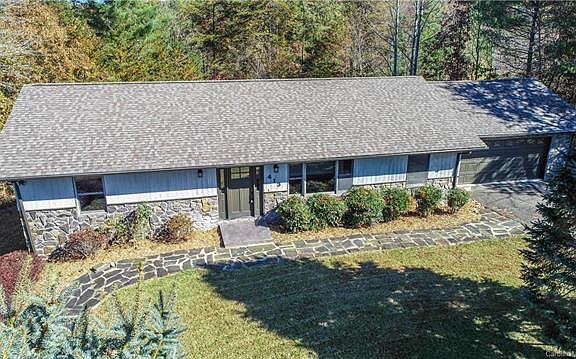 3rd image of 413 Mountain Haven Dr
