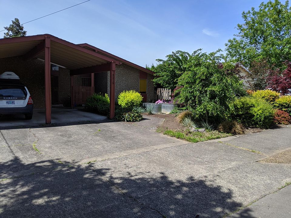 View from street / carport
