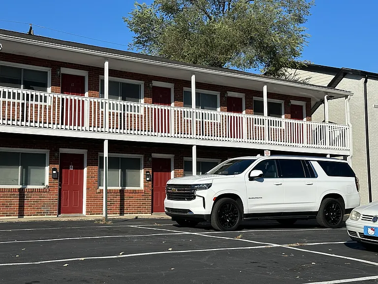 Mulligan Place Apartments — Photo 17