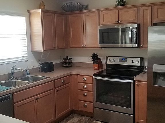 3rd image of 559 Belle Glade Ave