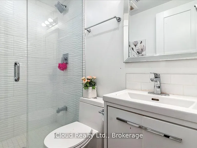 925 Hickory Cres — Photo 9