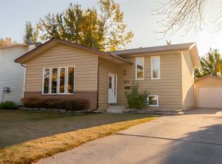 897 NW Red Crow Blvd W, Lethbridge, AB T1K5P5