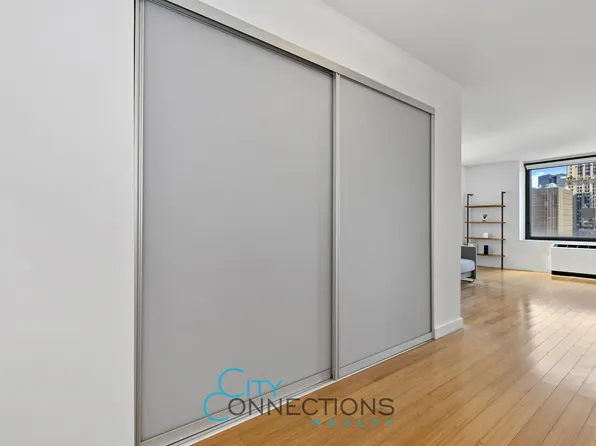 100 West 39th Street image 6 of 27