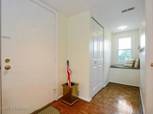 1427 Sutton Ct, Vernon Hills, IL 60061