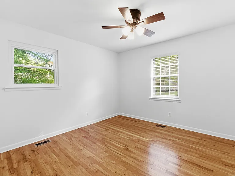 945 Brynwood Ter — Photo 19