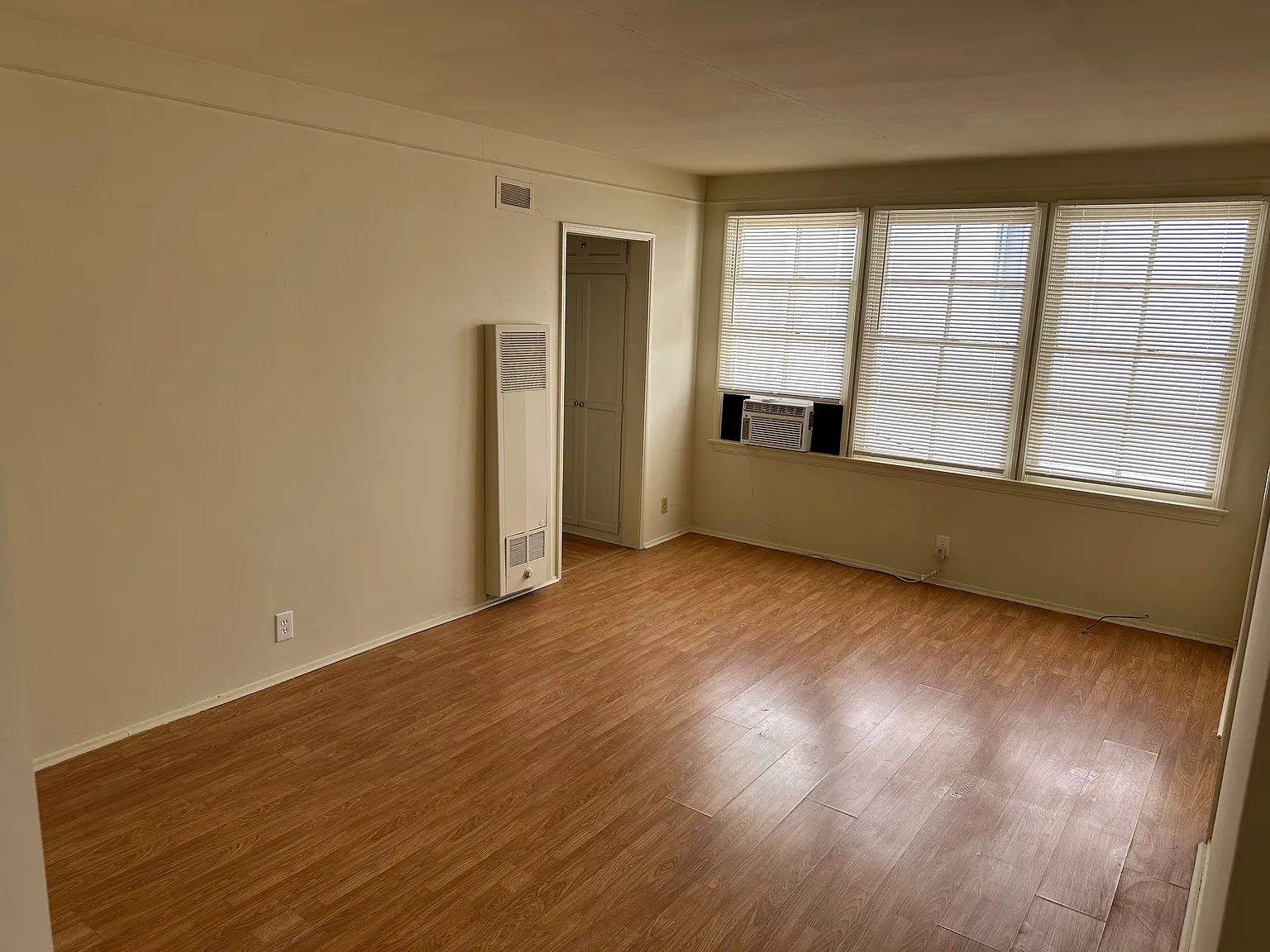 1617 N Mariposa Ave — Photo 4