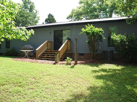 3rd image of 3001 Manchester Dr