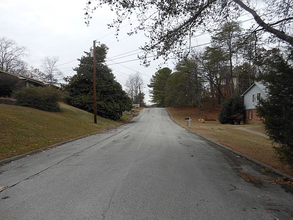 5th image of 528 Oak Crest Ln