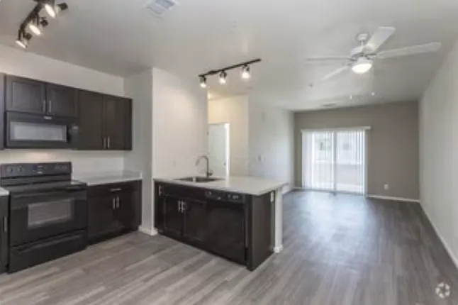 1 bed, 1.0 bath, 735 sqft, $1,450 — Photo 4