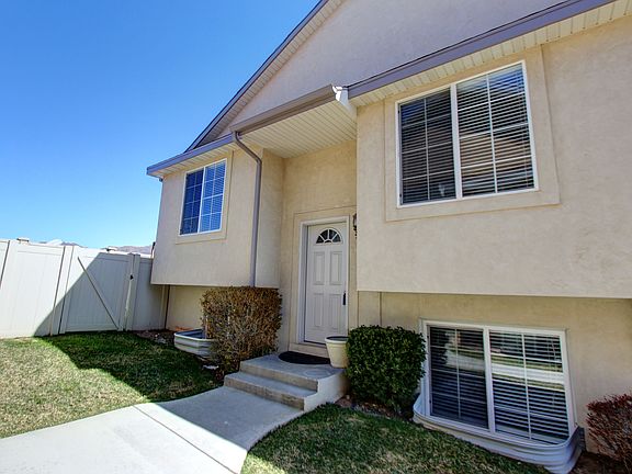 2nd image of 3077 E Somerset Dr