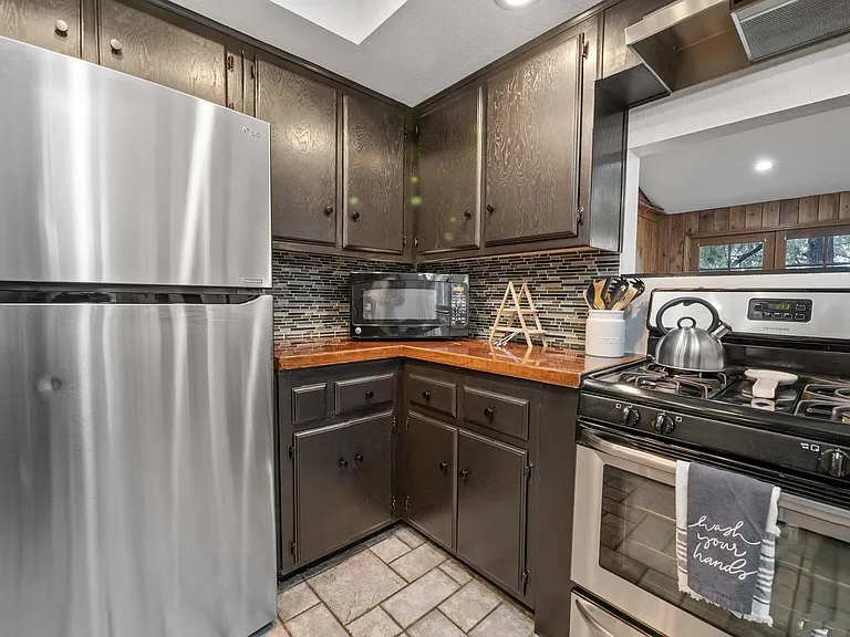 24166 Cresta Dr — Photo 6