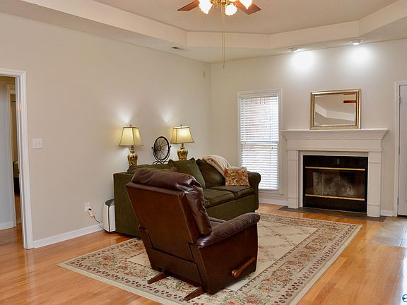 3rd image of 111 Kingswood Dr