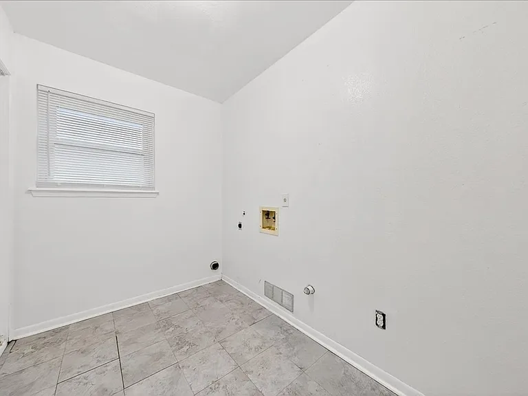 5025 Romford Dr — Photo 21