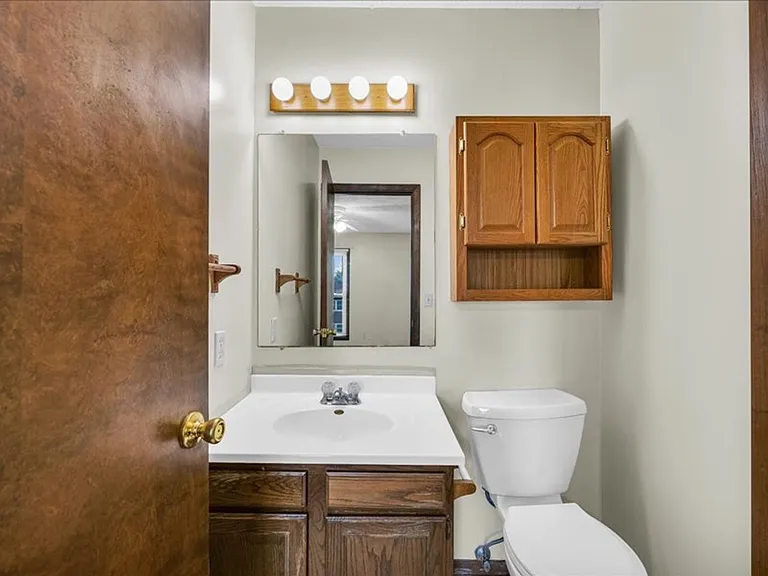 713 Fairmont Dr — Photo 11