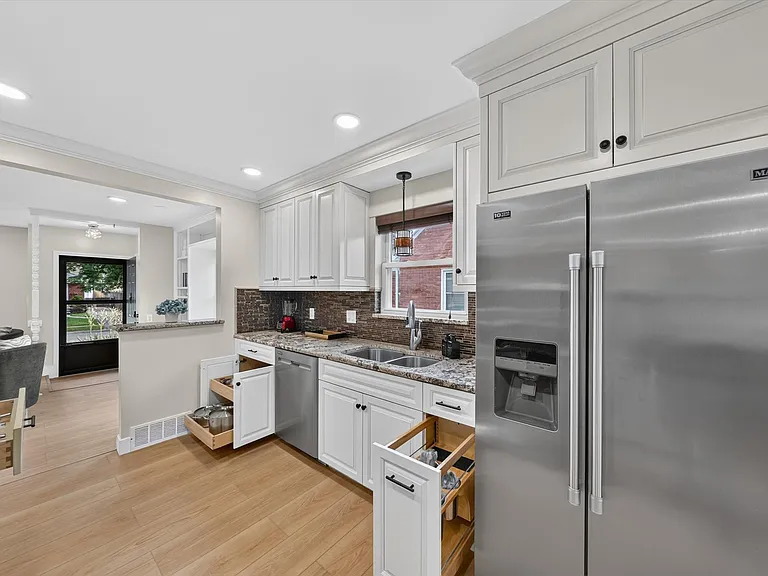 2115 E Hudson Ave — Photo 12